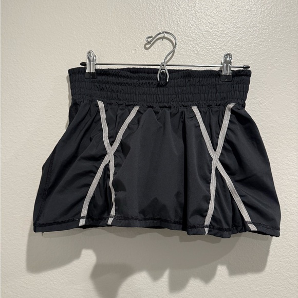 lululemon athletica Pants - Lululemon skort size 4 with reflectors Black Skirt with White Accents